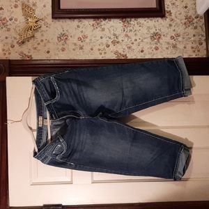 Stunning Earl Jean capris with whiskering, white stitching and stud detail.